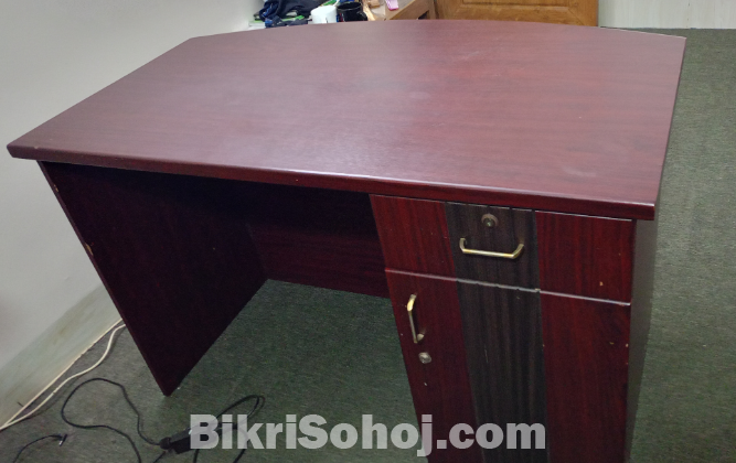 অফিস টেবিল বিক্রি করা হবে (Good Condition)